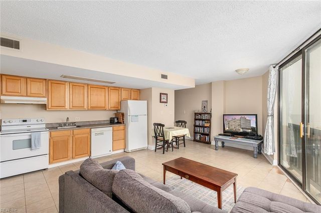 1222 E Ocean View Ave Apt 306, Norfolk, VA 23503