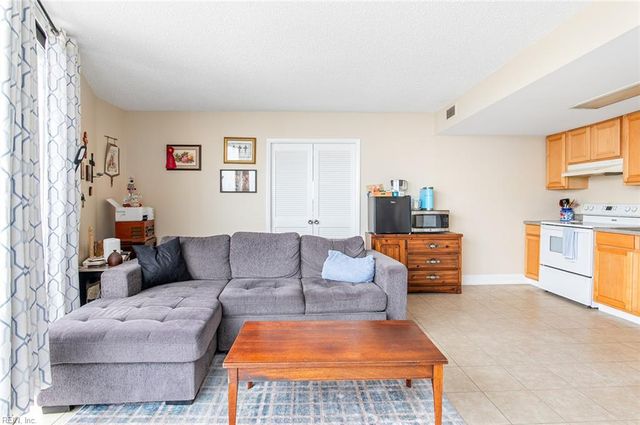 1222 E Ocean View Ave Apt 306, Norfolk, VA 23503