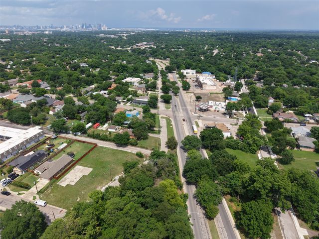 10 W Higgins Boulevard, Cockrell Hill, TX 75211