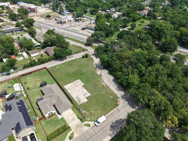 10 W Higgins Boulevard, Cockrell Hill, TX 75211