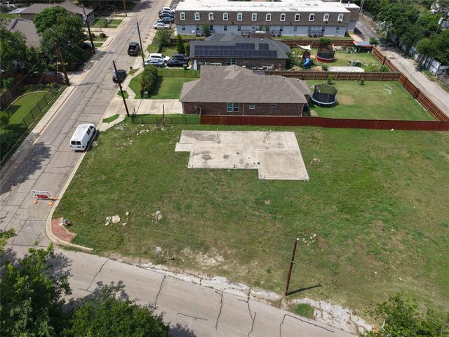 10 W Higgins Boulevard, Cockrell Hill, TX 75211