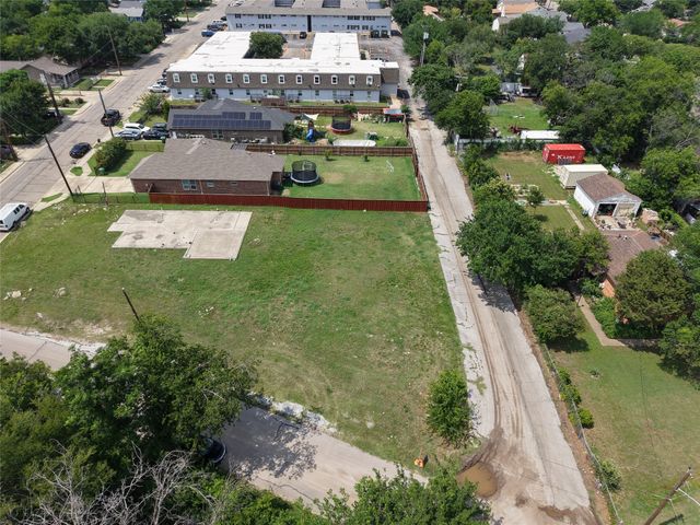 10 W Higgins Boulevard, Cockrell Hill, TX 75211