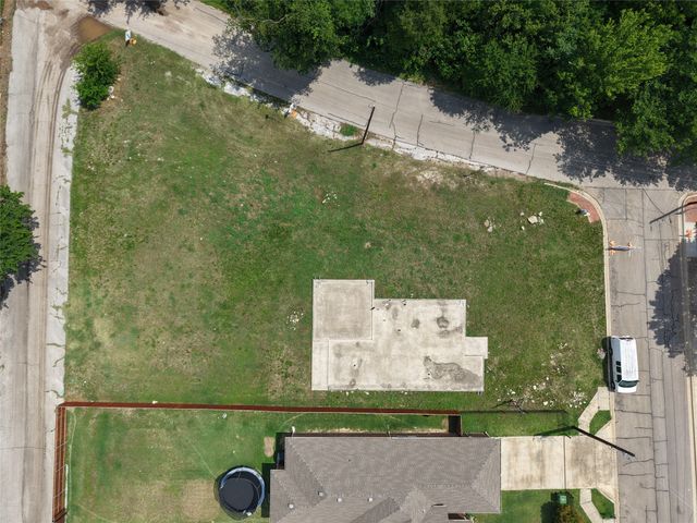 10 W Higgins Boulevard, Cockrell Hill, TX 75211