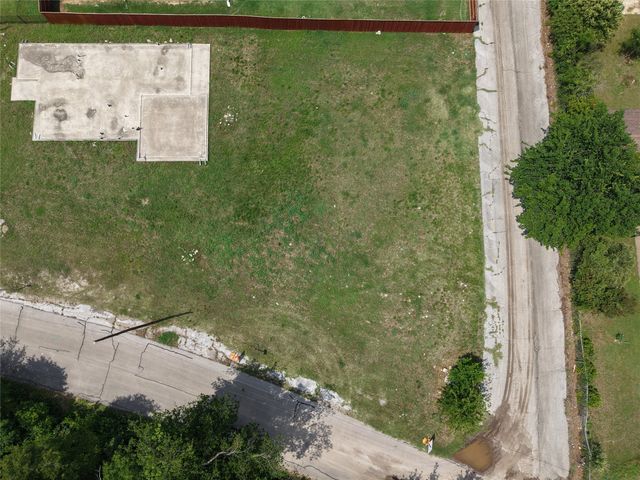 10 W Higgins Boulevard, Cockrell Hill, TX 75211