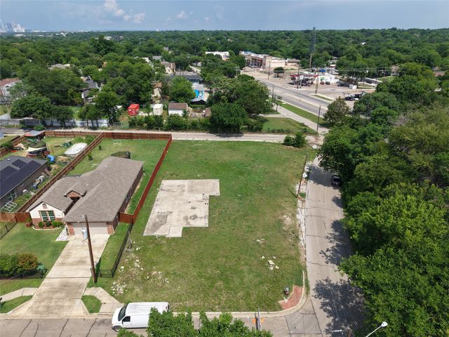 10 W Higgins Boulevard, Cockrell Hill, TX 75211