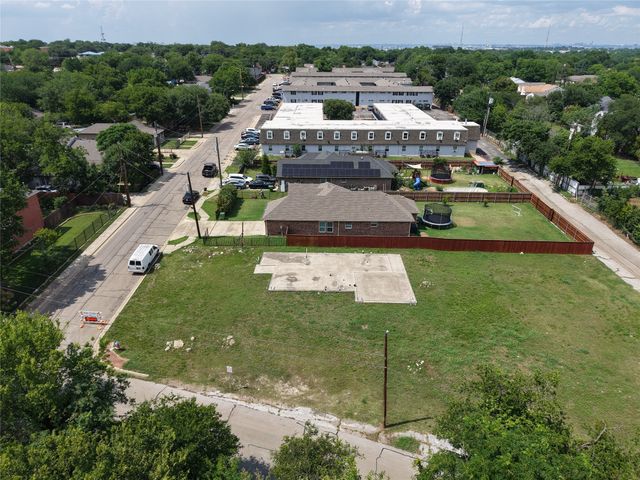 10 W Higgins Boulevard, Cockrell Hill, TX 75211