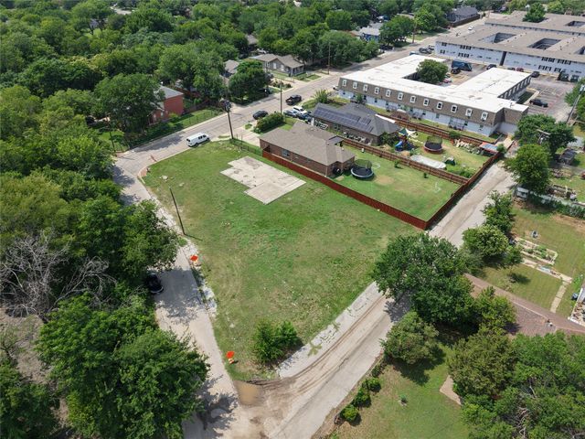 10 W Higgins Boulevard, Cockrell Hill, TX 75211