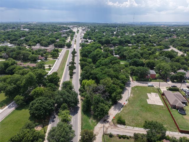 10 W Higgins Boulevard, Cockrell Hill, TX 75211