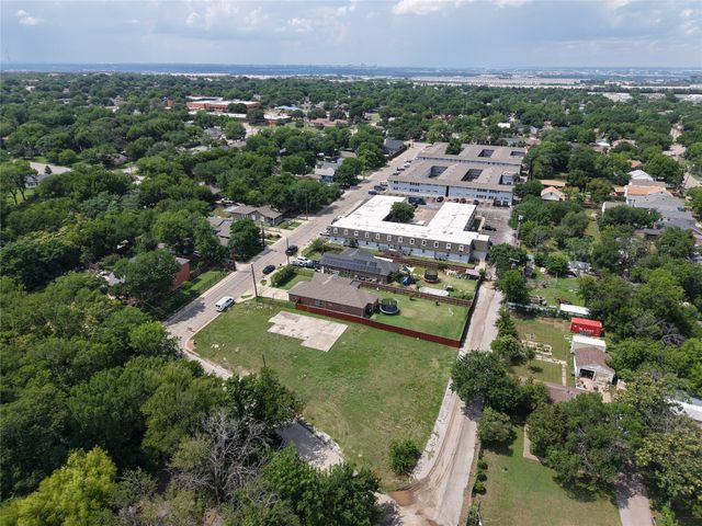 10 W Higgins Boulevard, Cockrell Hill, TX 75211