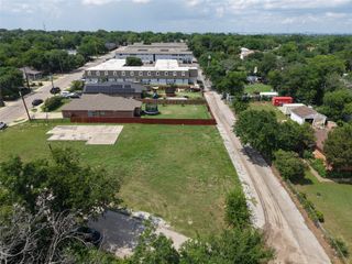 10 W Higgins Boulevard, Cockrell Hill, TX 75211