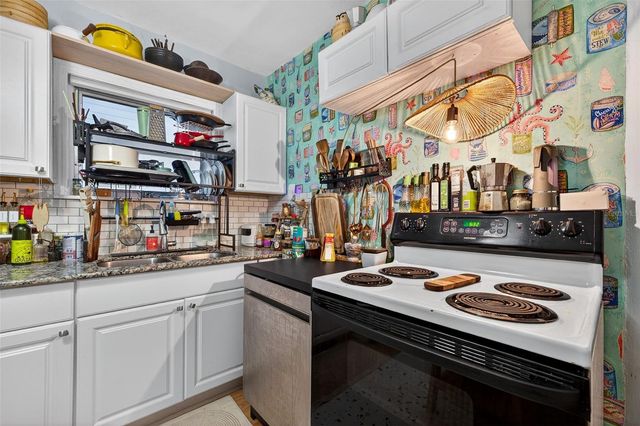 500 35TH AVENUE N, St Petersburg, FL 33704