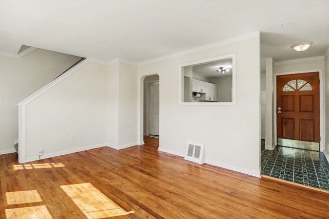 20450 Lancaster Street, Harper Woods City, MI 48225