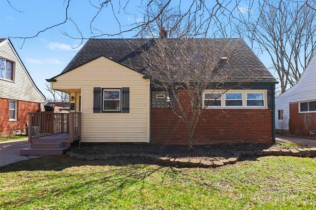 20450 Lancaster Street, Harper Woods City, MI 48225