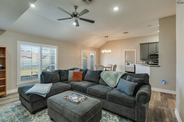 813 CORBIN DRIVE, Burkburnett, TX 76354