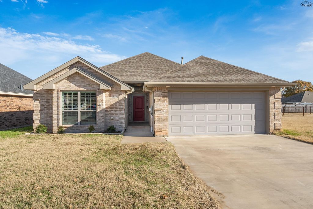 813 CORBIN DRIVE, Burkburnett, TX 76354