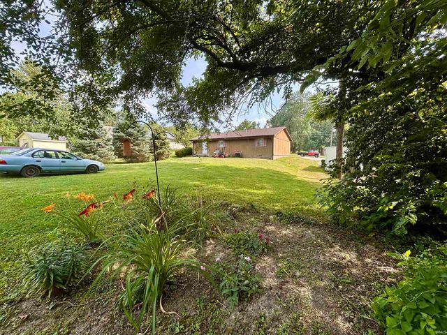 1009 W Walnut Street, Brownstown, IN 47220