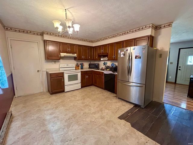 1009 W Walnut Street, Brownstown, IN 47220