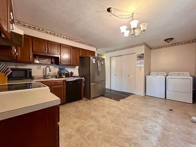 1009 W Walnut Street, Brownstown, IN 47220