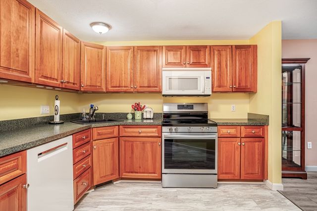 195 Bridle Cross Road 195, Fitchburg, MA 01420