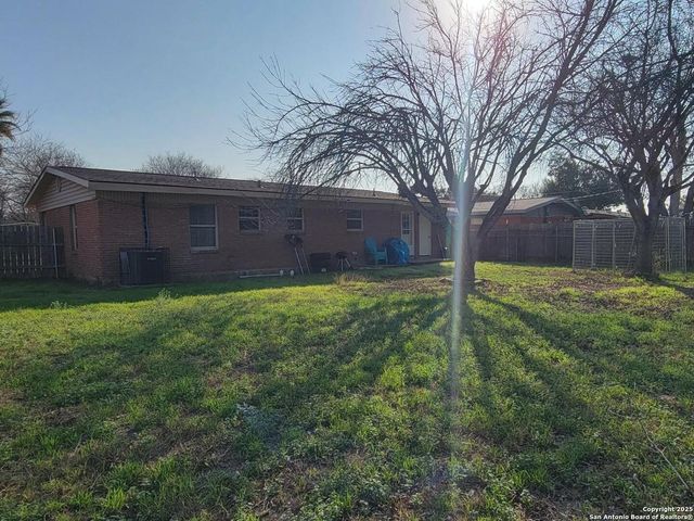 4611 Creekmoor Dr, San Antonio, TX 78220