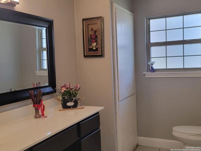 4611 Creekmoor Dr, San Antonio, TX 78220