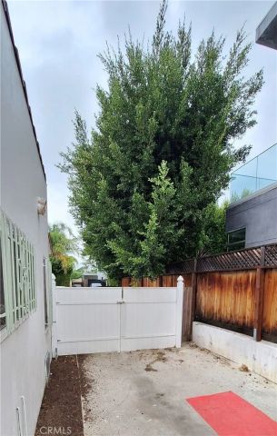 906 N Crescent Heights, Los Angeles, CA 90046