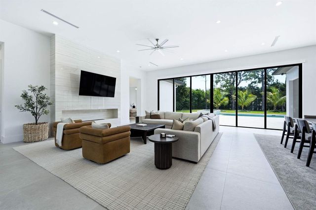 5382 Sea Biscuit Road, Palm Beach Gardens, FL 33418
