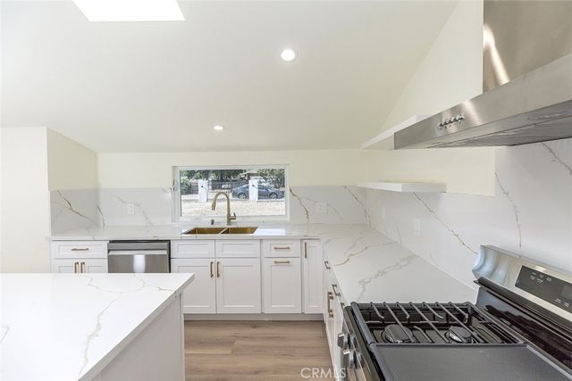 15724 Chase Street, North Hills, CA 91343