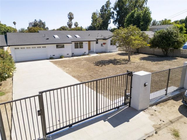 15724 Chase Street, North Hills, CA 91343
