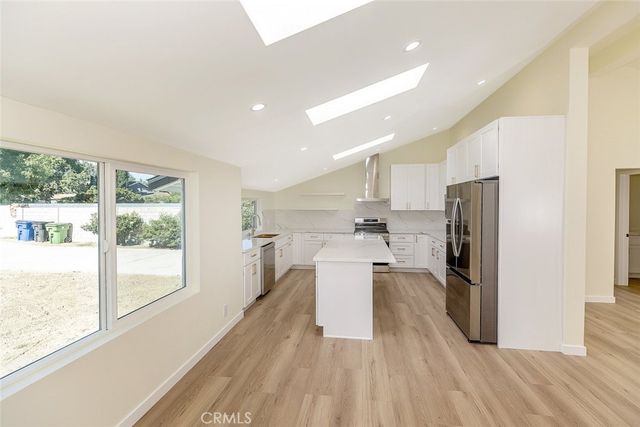 15724 Chase Street, North Hills, CA 91343