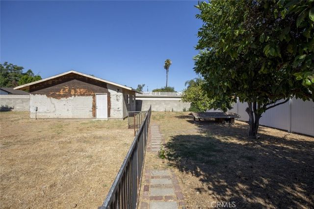 15724 Chase Street, North Hills, CA 91343