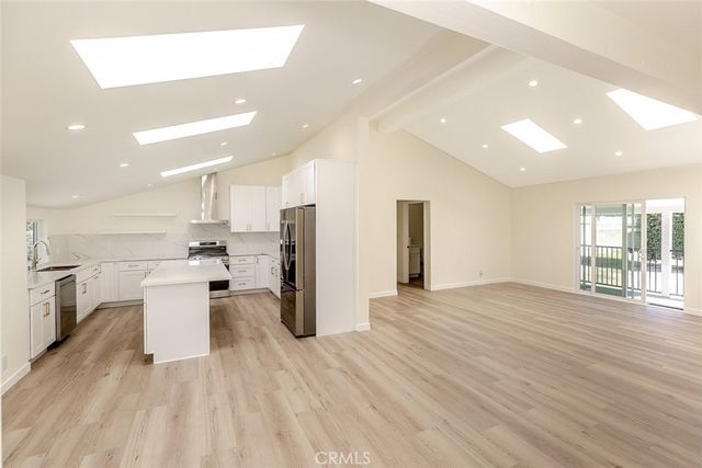 15724 Chase Street, North Hills, CA 91343