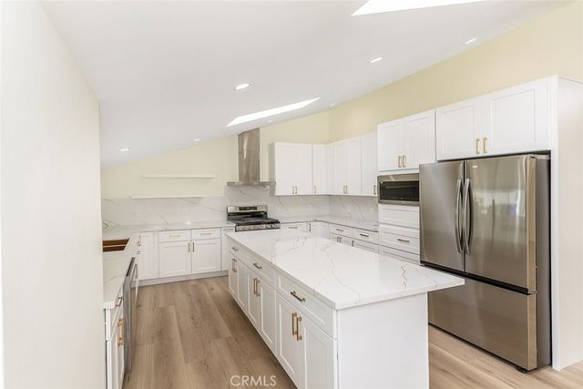 15724 Chase Street, North Hills, CA 91343