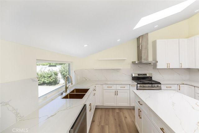 15724 Chase Street, North Hills, CA 91343