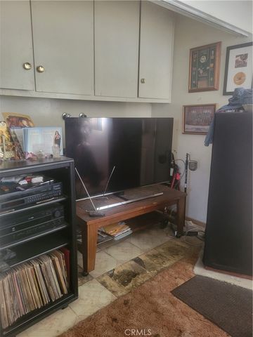 10107 Otis, South Gate, CA 90280