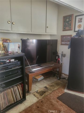 10107 Otis, South Gate, CA 90280