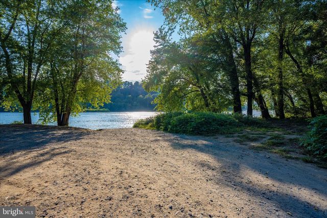 23 E F ST, Brunswick, MD 21716