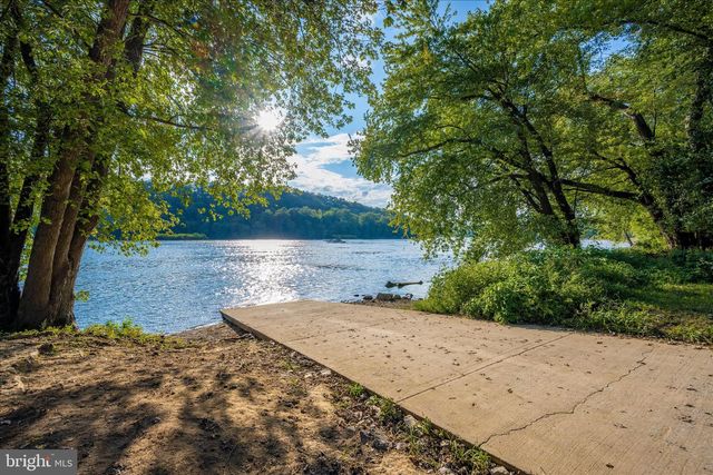 23 E F ST, Brunswick, MD 21716