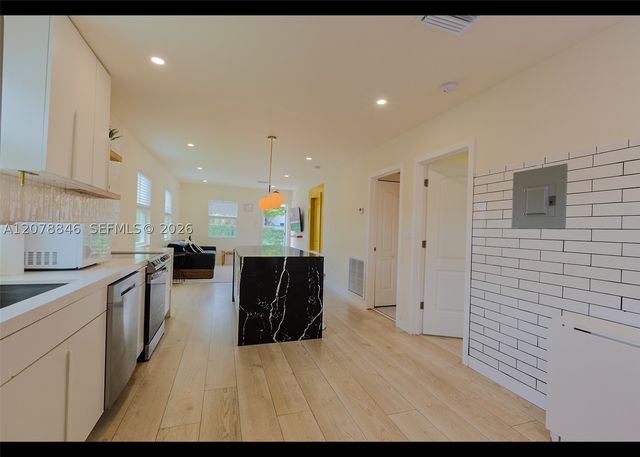 1332 NE 5th Ave 1, Fort Lauderdale, FL 33304