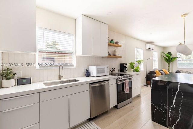 1332 NE 5th Ave 1, Fort Lauderdale, FL 33304