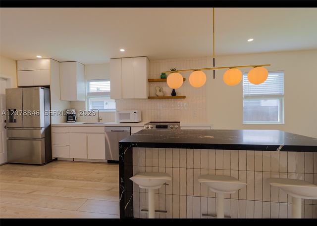 1332 NE 5th Ave 1, Fort Lauderdale, FL 33304