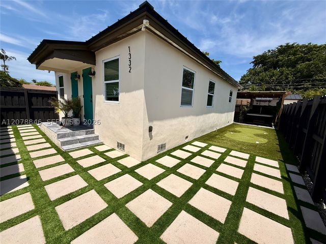1332 NE 5th Ave 1, Fort Lauderdale, FL 33304