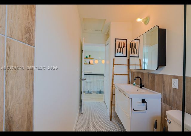 1332 NE 5th Ave 1, Fort Lauderdale, FL 33304