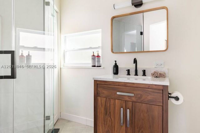 1332 NE 5th Ave 1, Fort Lauderdale, FL 33304