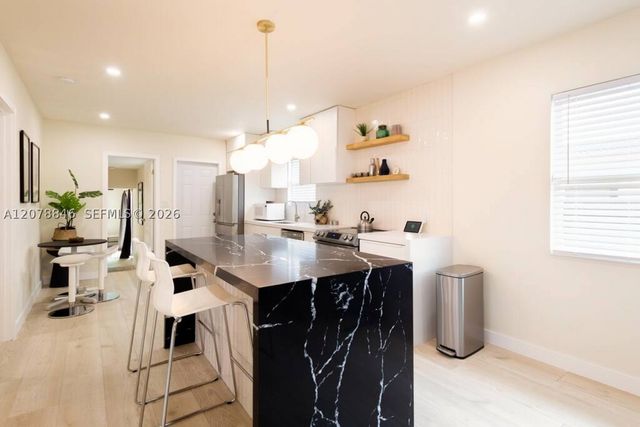 1332 NE 5th Ave 1, Fort Lauderdale, FL 33304