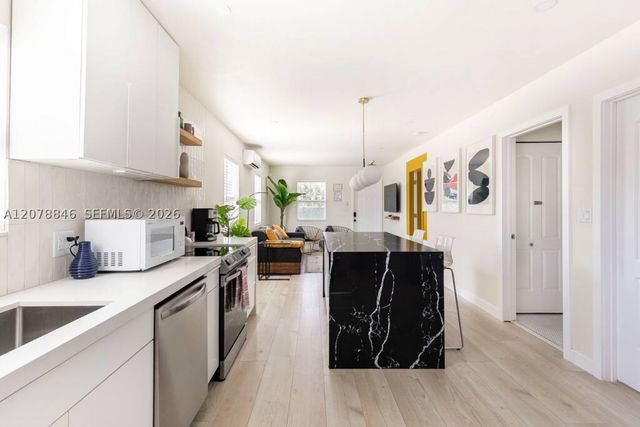 1332 NE 5th Ave 1, Fort Lauderdale, FL 33304