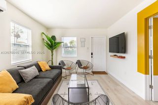 1332 NE 5th Ave 1, Fort Lauderdale, FL 33304