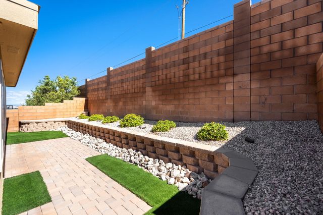 6512 Gannett Drive NE, Rio Rancho, NM 87144