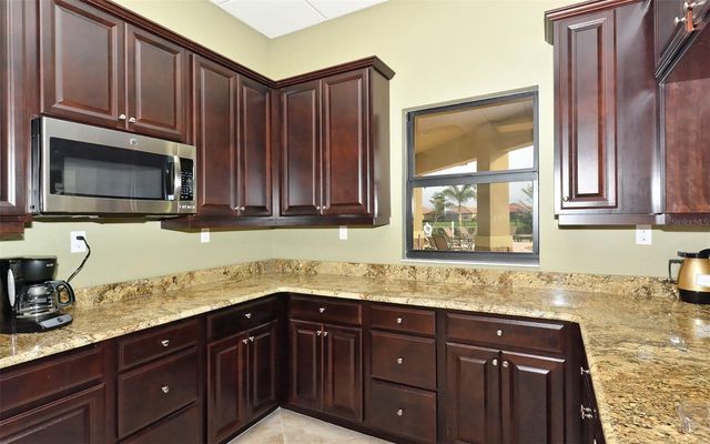 6517 WILLOWSHIRE WAY, Bradenton, FL 34212