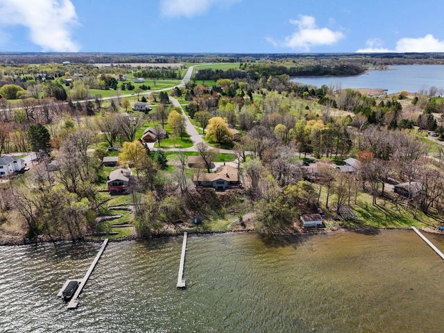 10400 Kismet Isle, Chisago City, MN 55013